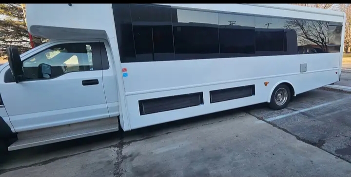 2019 Ford F-550 Shuttle Bus