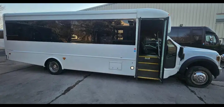 2019 Ford F-550 Shuttle Bus