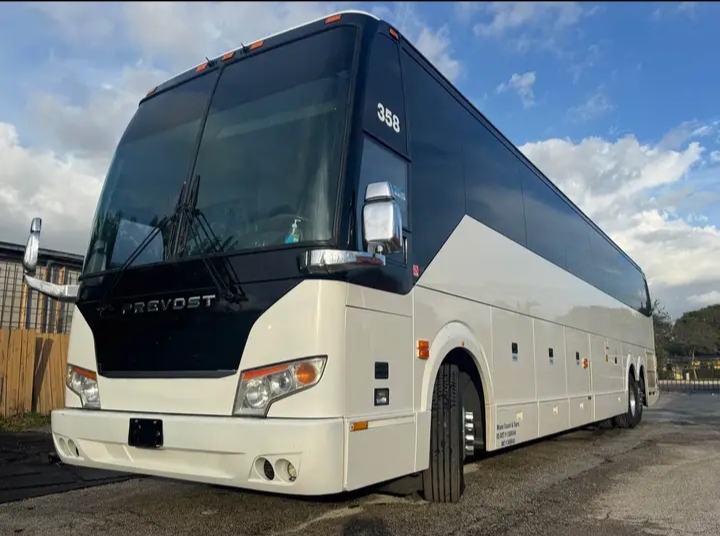 2015 Prevost H3-45 Motorcoach