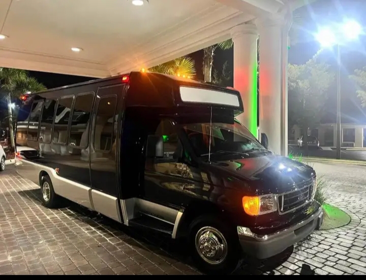 2003 Ford E-450 Shuttle Bus