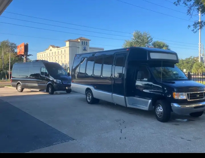 2003 Ford E-450 Shuttle Bus