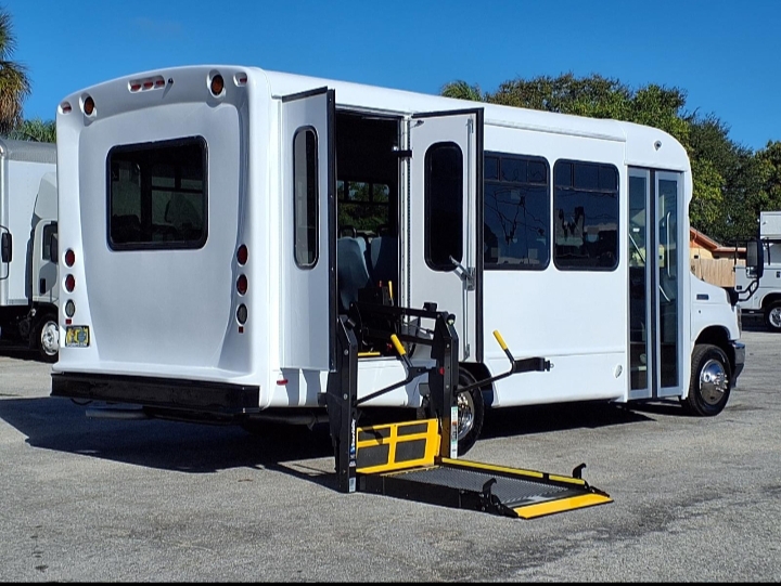 2021 Ford E-350 Shuttle Bus