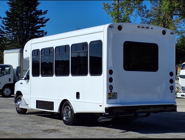 2021 Ford E-350 Shuttle Bus