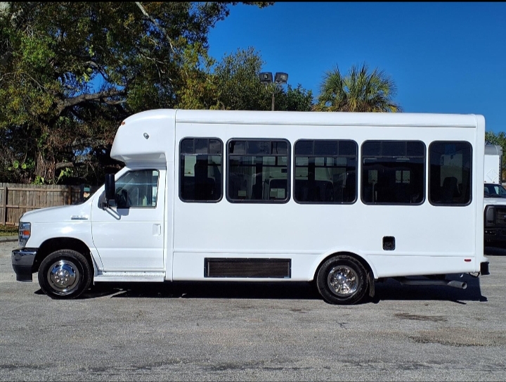 2021 Ford E-350 Shuttle Bus