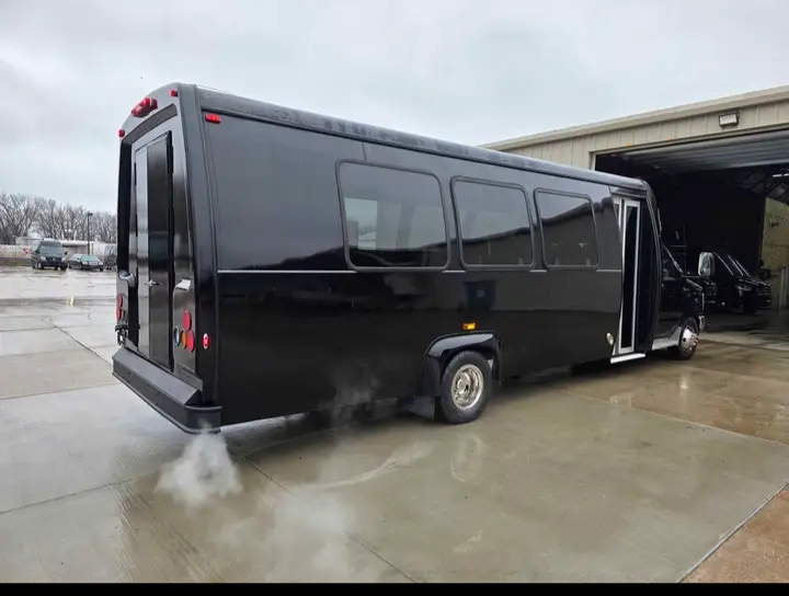 2011 Ford E-450 Limo Bus
