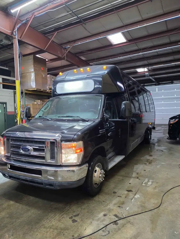2011 Ford E-450 Limo Bus