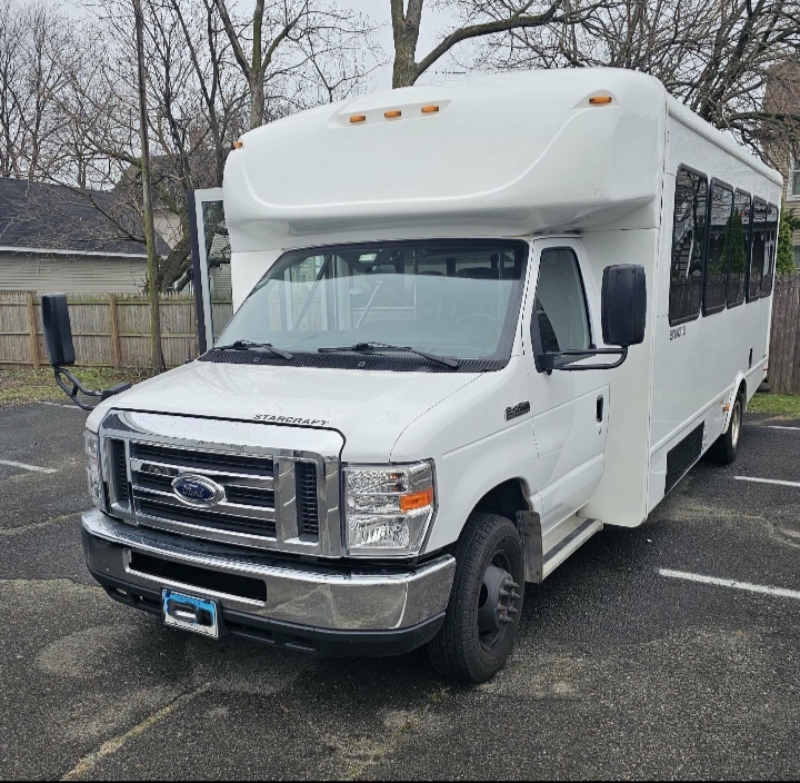 2019 Ford E-450 Shuttle Bus