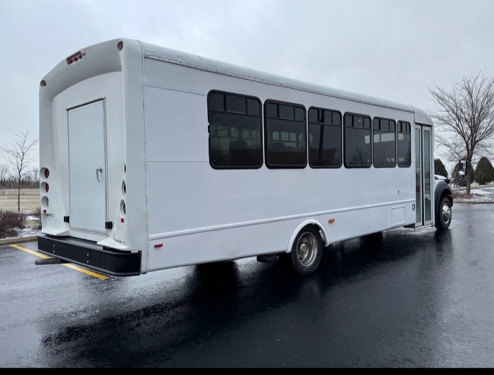 2015 Ford F-550 Shuttle Bus