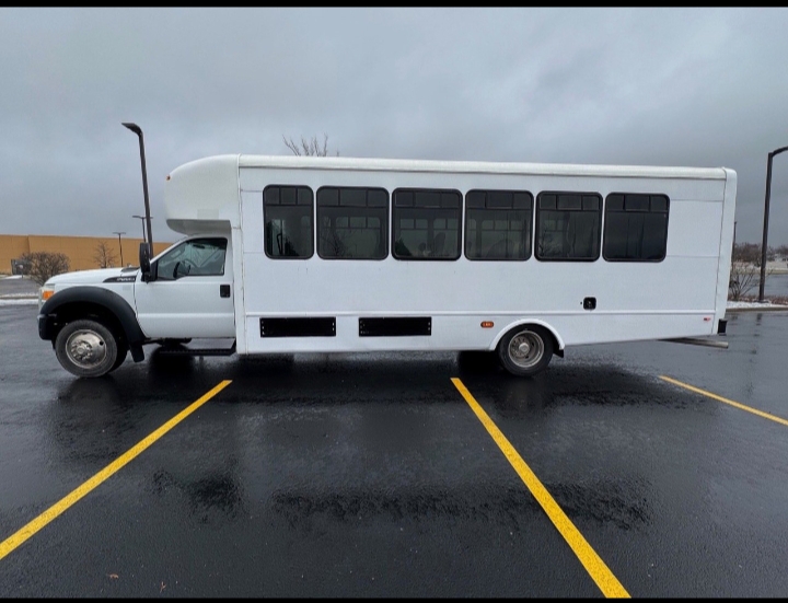 2015 Ford F-550 Shuttle Bus
