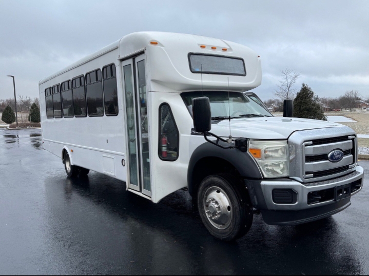 2015 Ford F-550 Shuttle Bus