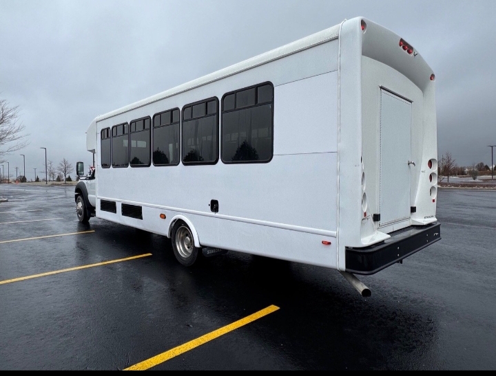 2015 Ford F-550 Shuttle Bus