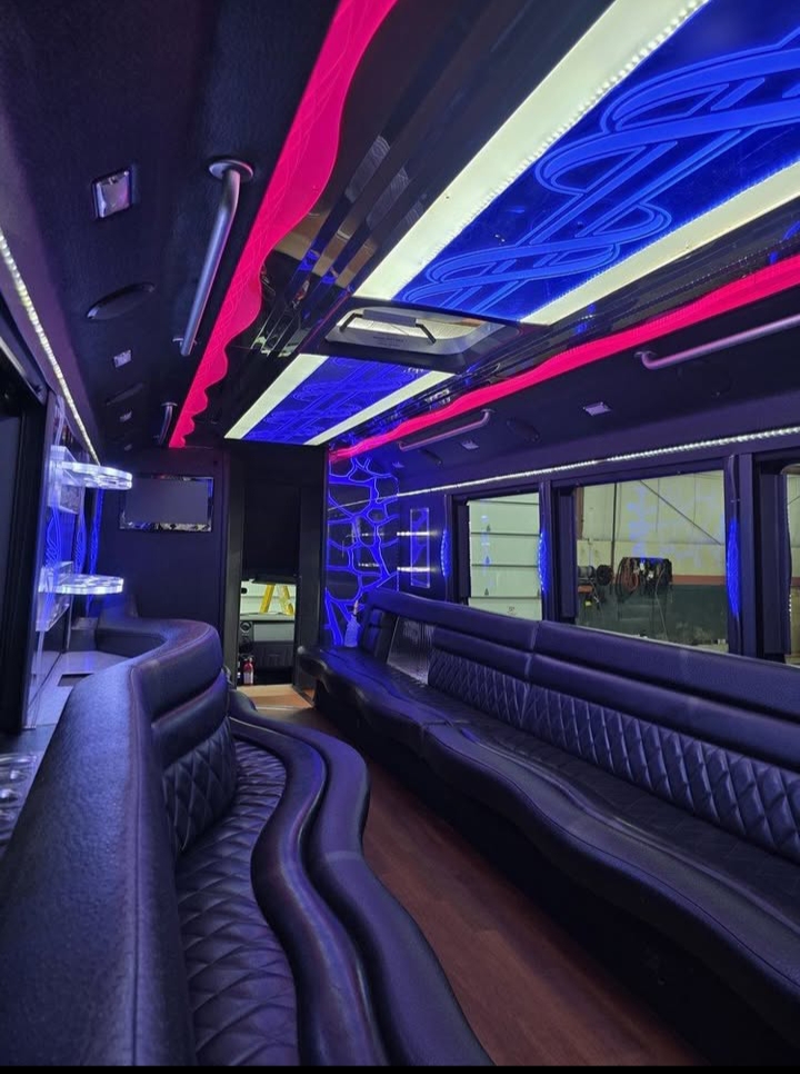 2012 Ford F-550 Limo Bus