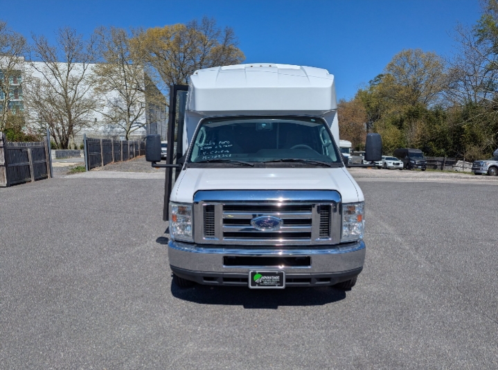 2017 Ford E-450 Shuttle Bus