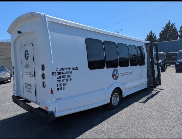 2017 Ford E-450 Shuttle Bus