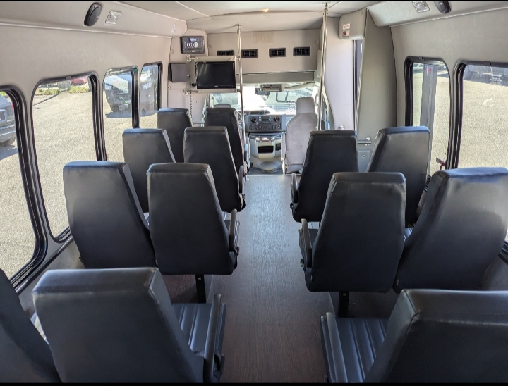 2017 Ford E-450 Shuttle Bus