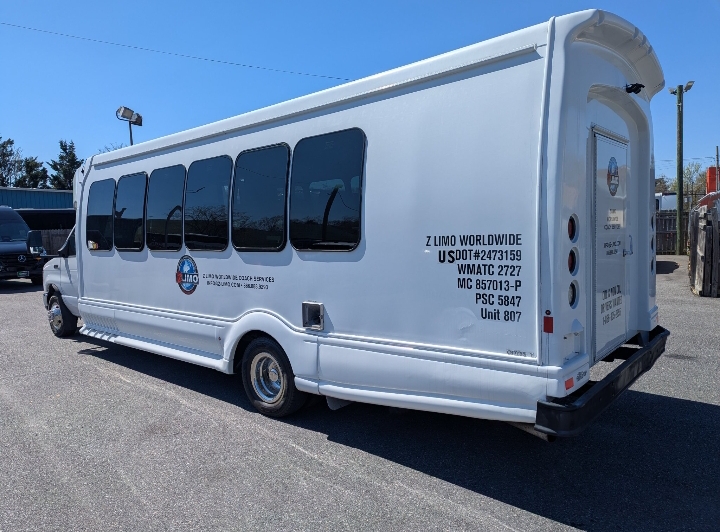 2017 Ford E-450 Shuttle Bus