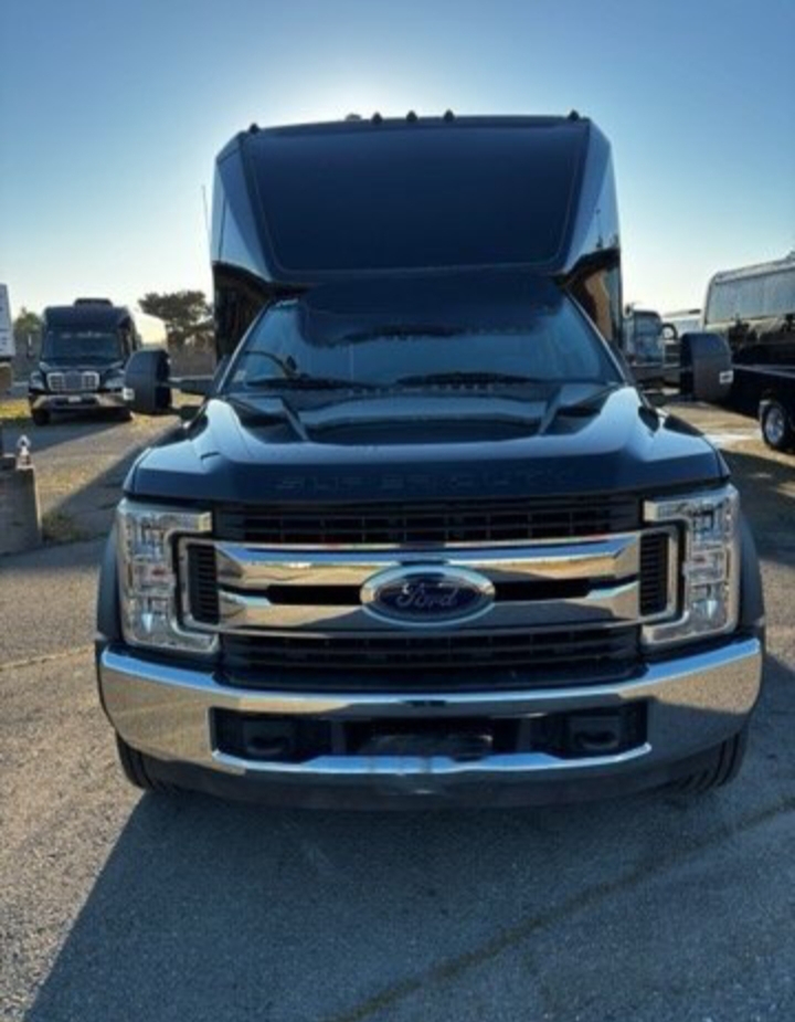 2019 Ford F-550 Shuttle Bus