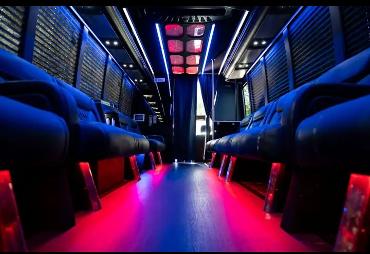 2019 Ford F-550 Limo Bus