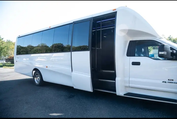 2019 Ford F-550 Limo Bus