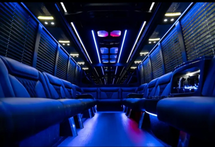 2019 Ford F-550 Limo Bus