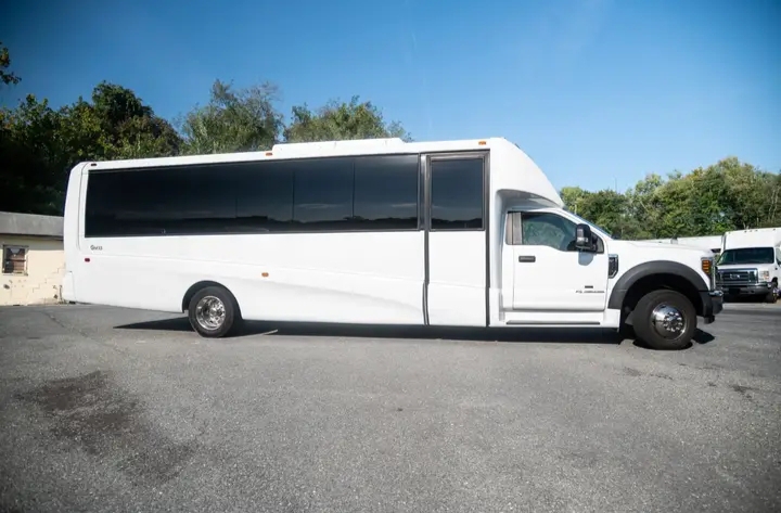 2019 Ford F-550 Limo Bus