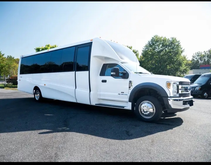2019 Ford F-550 Limo Bus