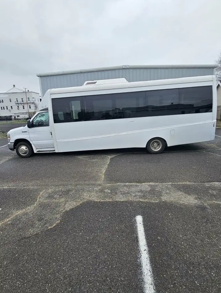 2017 Ford E-450  Shuttle Bus