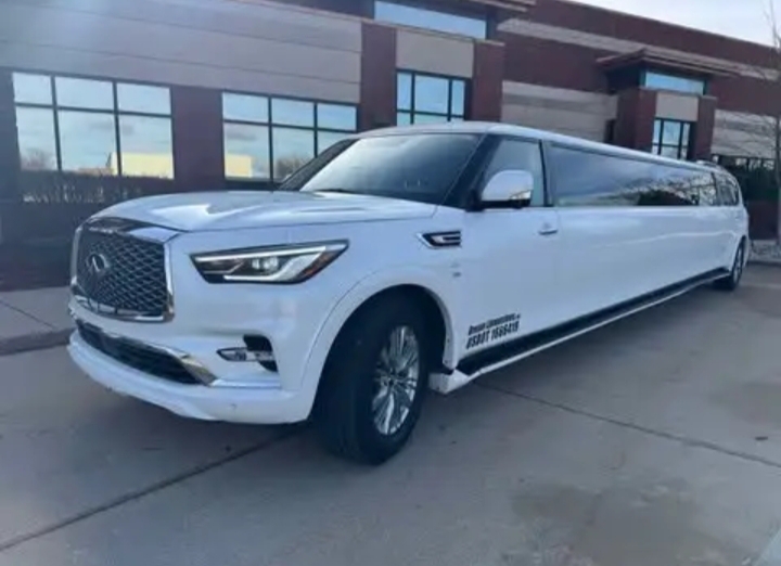 2018 Infinity QX80 Limousine