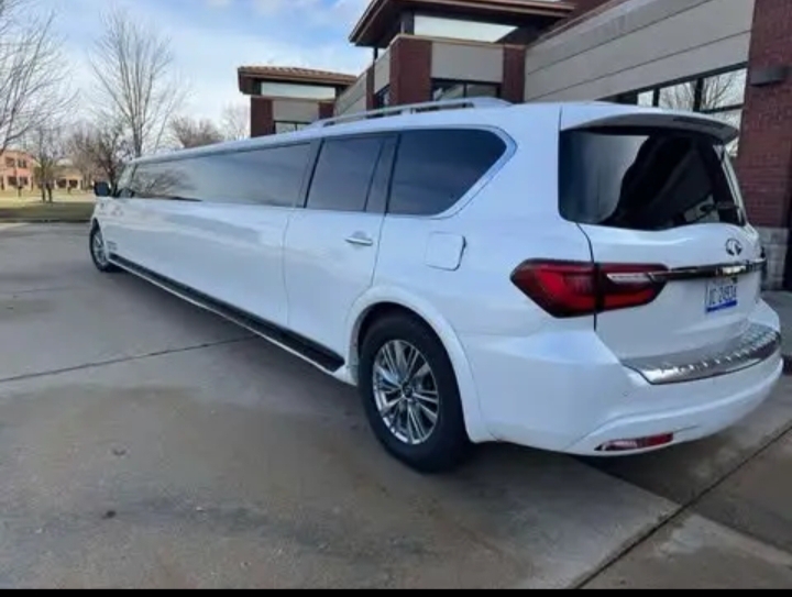 2018 Infinity QX80 Limousine