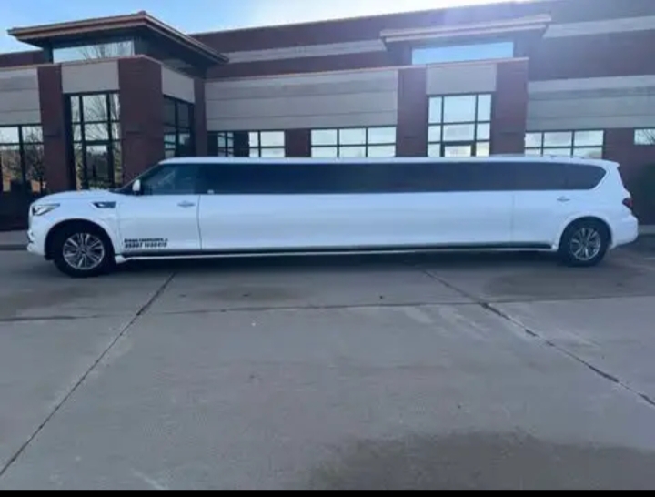 2018 Infinity QX80 Limousine