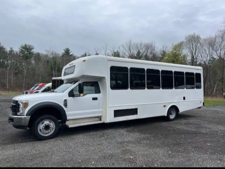 2019 Ford F-550 Shuttle Bus