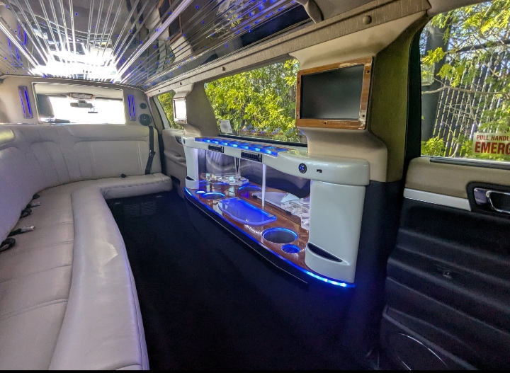2013 Lincoln MKT Limousine