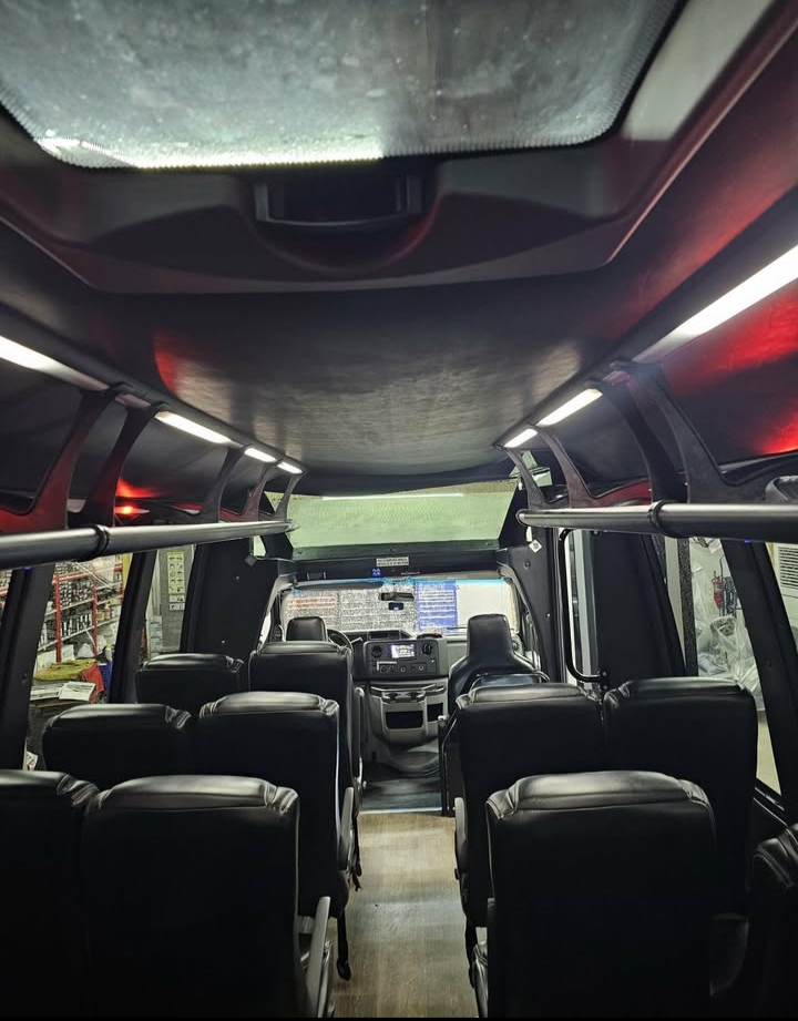 2017 Ford E-450 Shuttle Bus