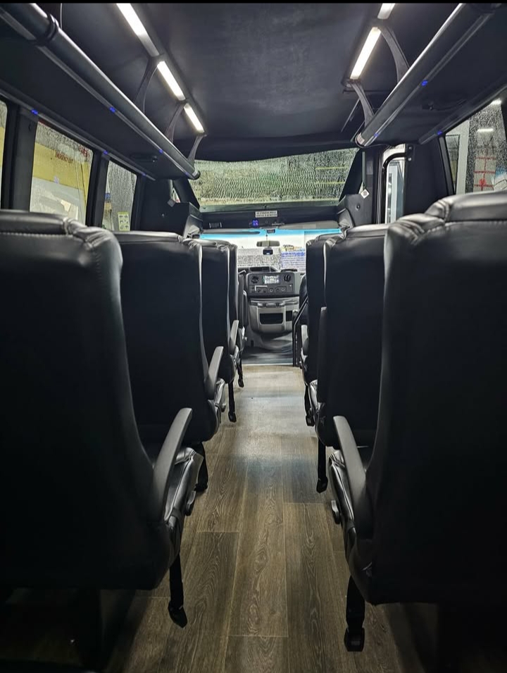 2017 Ford E-450 Shuttle Bus