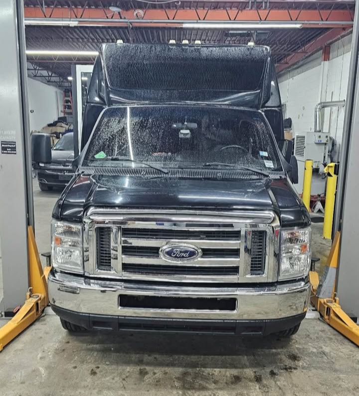 2017 Ford E-450 Shuttle Bus