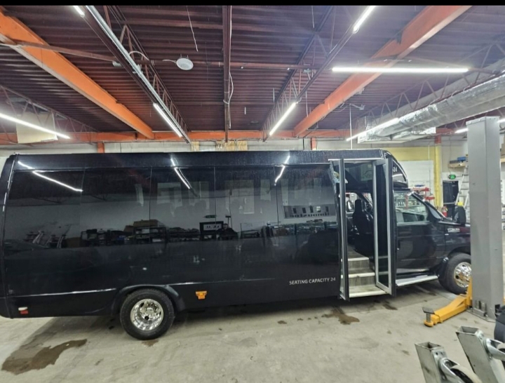 2017 Ford E-450 Shuttle Bus
