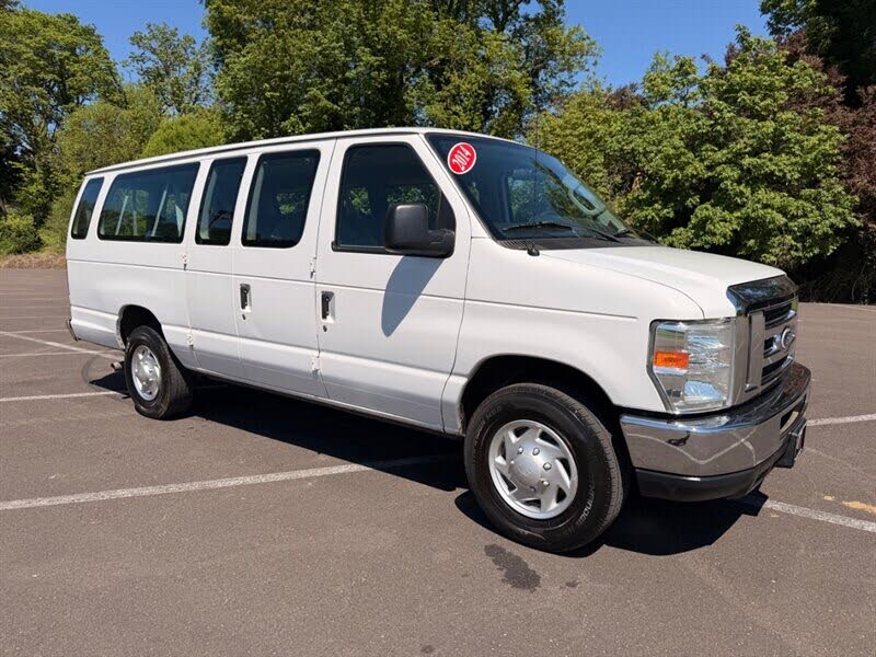2014 Ford E-Series E-350 XLT Super Duty Extended Passenger Van
