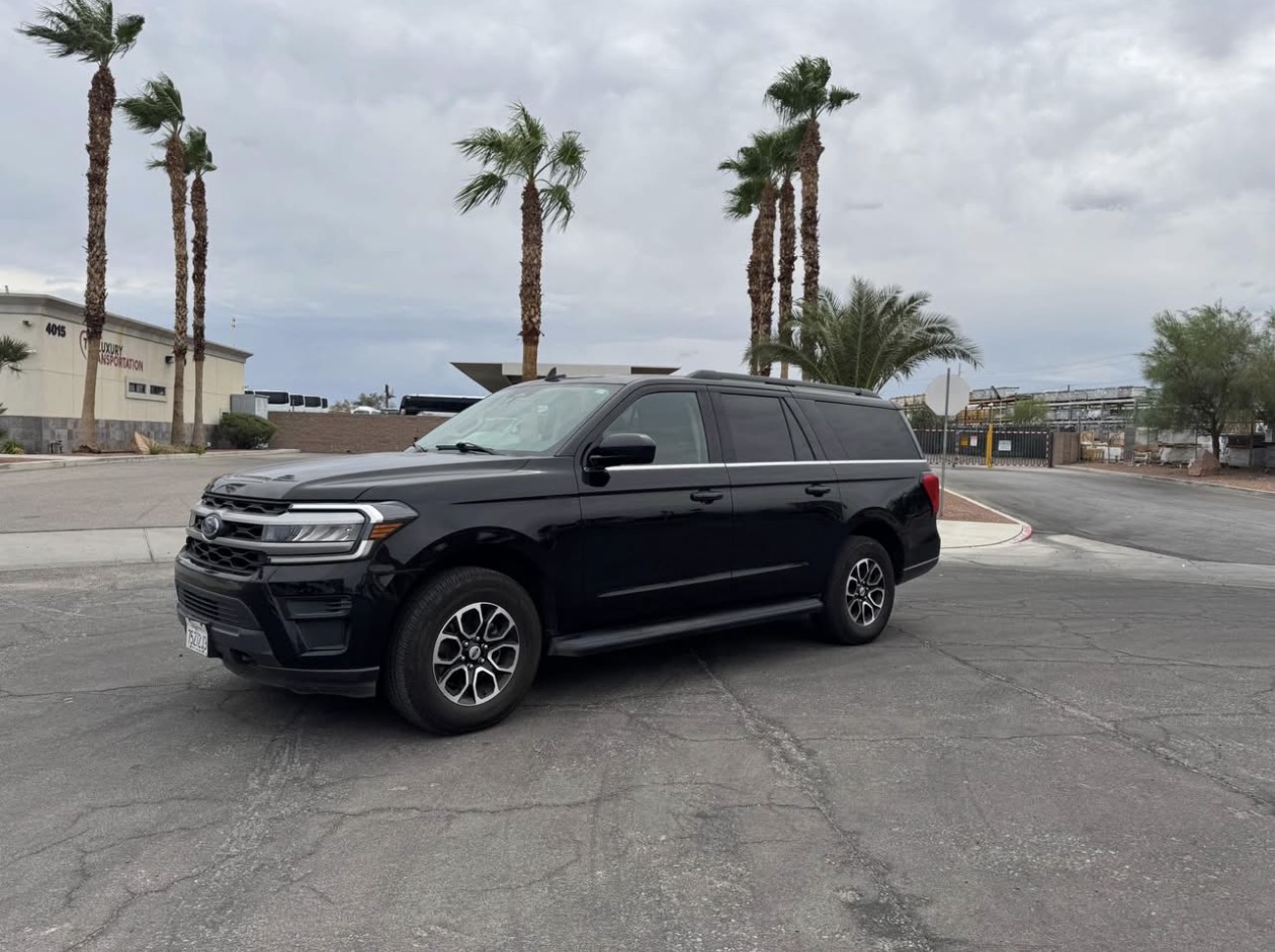 Like-New 2022 Expedition Max XLT 4WD – Fully Loaded Black Beast