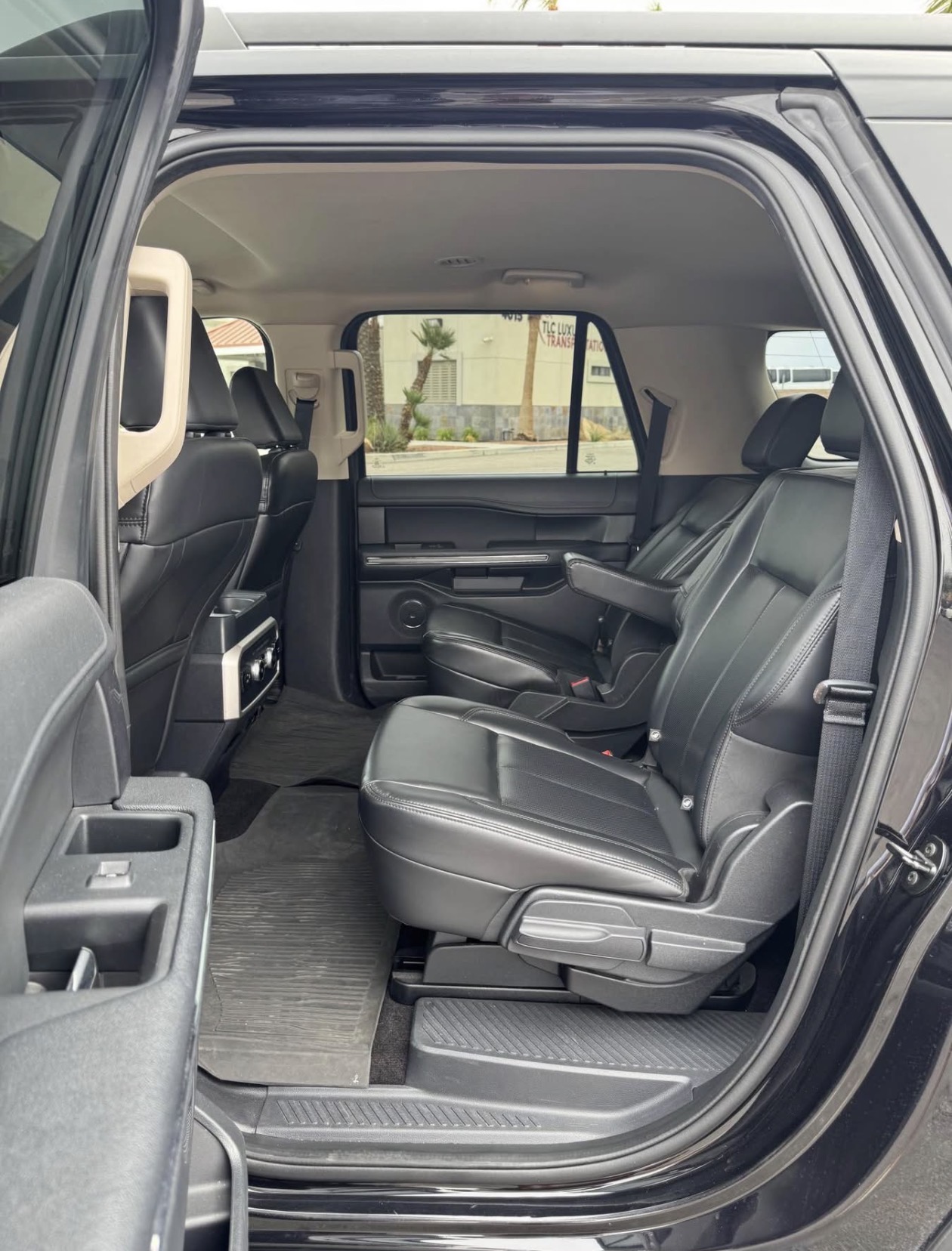 Like-New 2022 Expedition Max XLT 4WD – Fully Loaded Black Beast