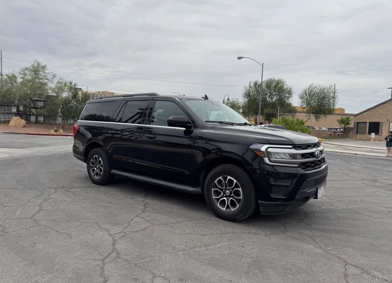 Like-New 2022 Expedition Max XLT 4WD – Fully Loaded Black Beast