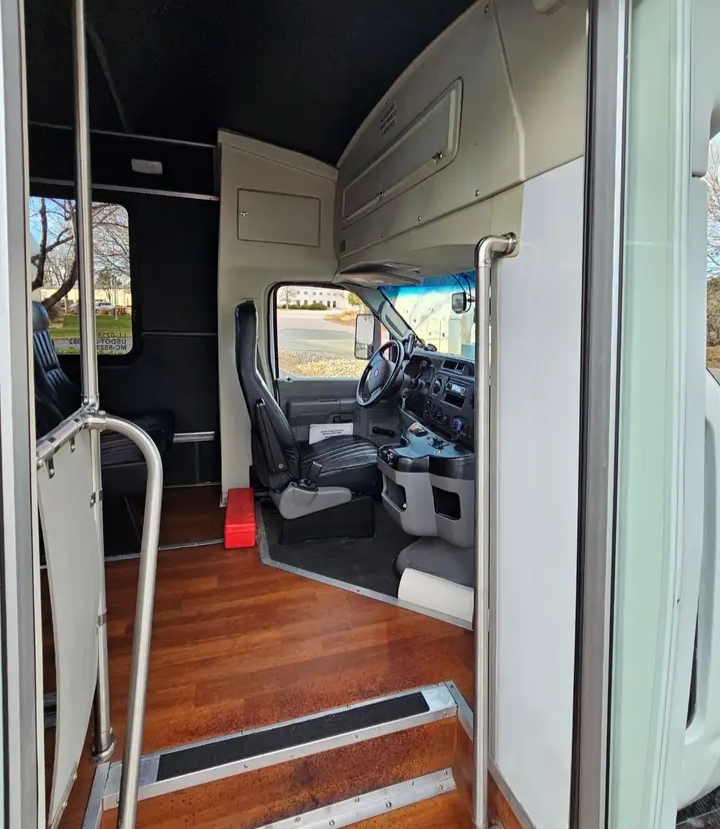 2015 Ford E-450 Shuttle Bus