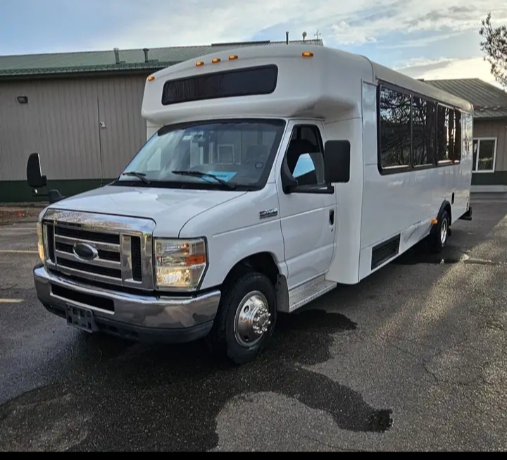 2015 Ford E-450 Shuttle Bus