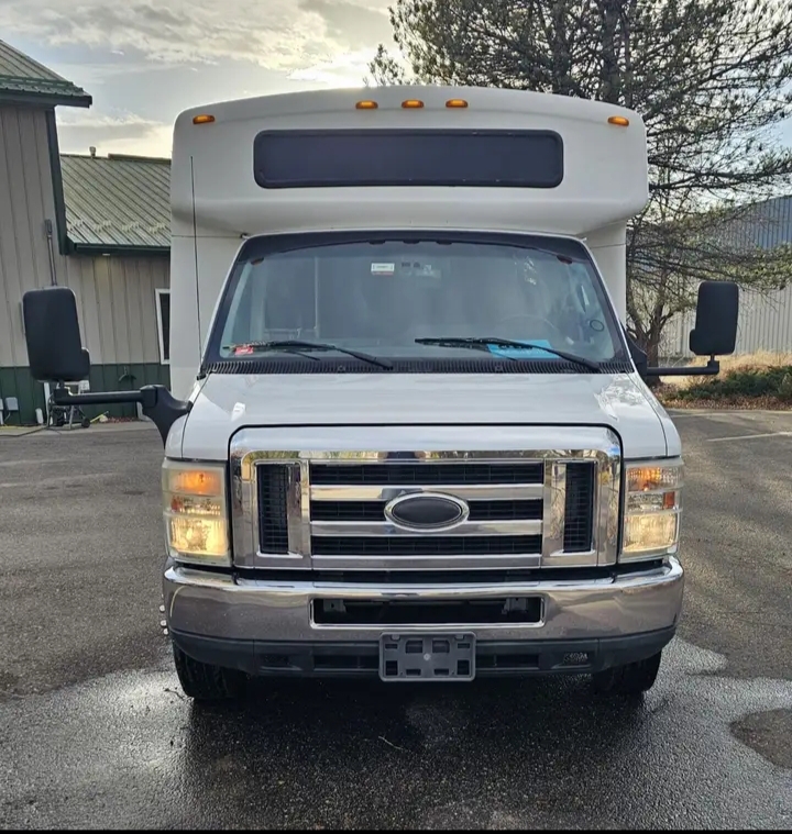 2015 Ford E-450 Shuttle Bus