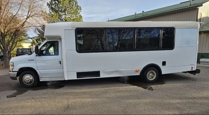 2015 Ford E-450 Shuttle Bus