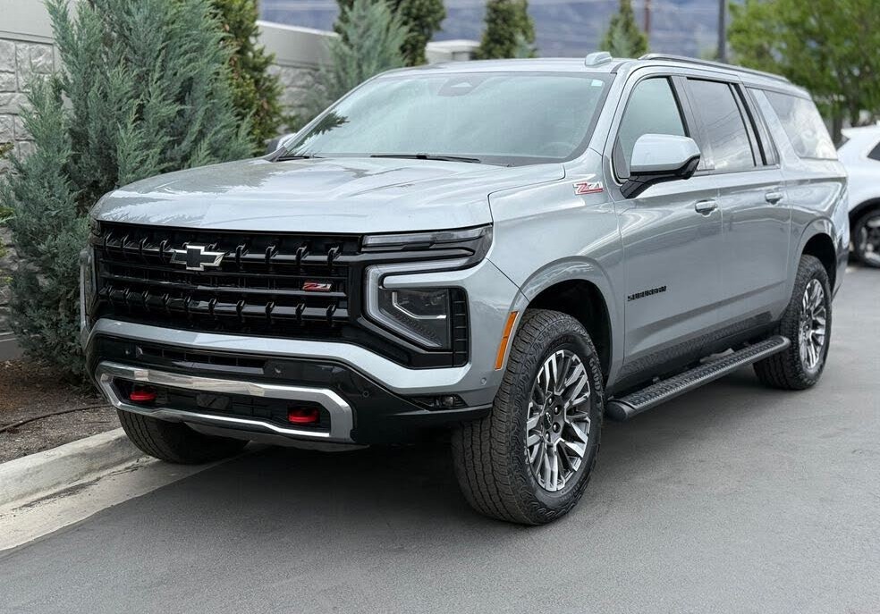 Premium 2025 Chevrolet Suburban Z71  SUV