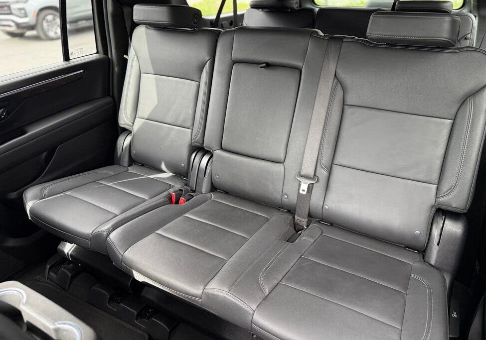 Premium 2025 Chevrolet Suburban Z71  SUV