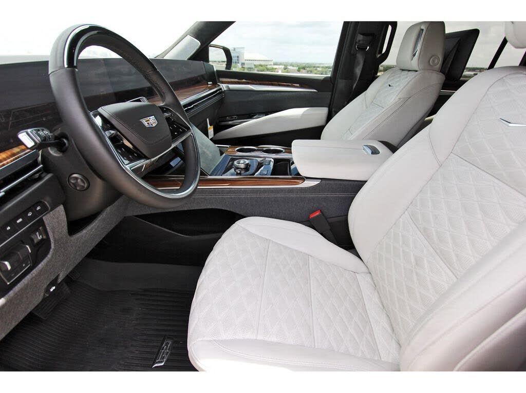 2026 Cadillac Escalade ESV Platinum Luxury – Power, Comfort & Style
