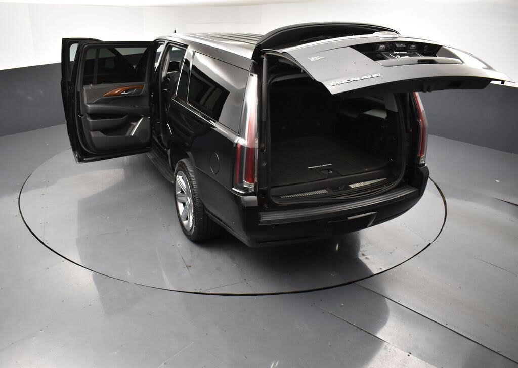2018 Cadillac Escalade ESV Luxury 4WD – Powerful V8 Luxury SUV