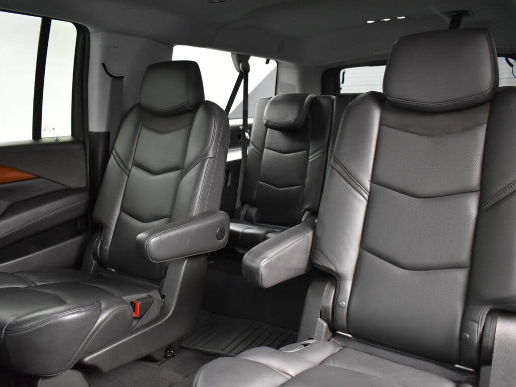 2018 Cadillac Escalade ESV Luxury 4WD – Powerful V8 Luxury SUV