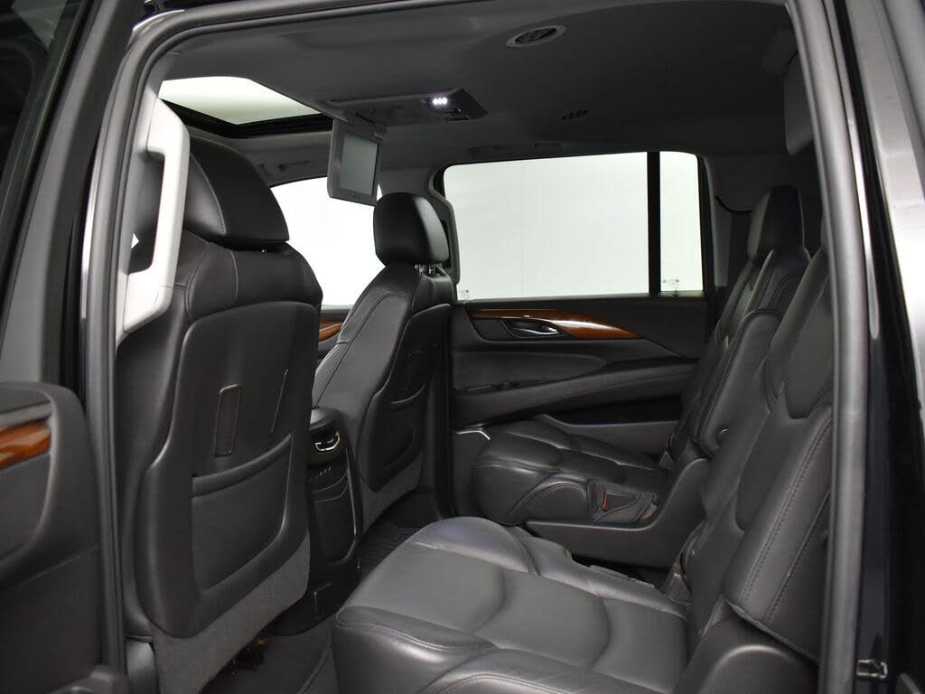 2018 Cadillac Escalade ESV Luxury 4WD – Powerful V8 Luxury SUV